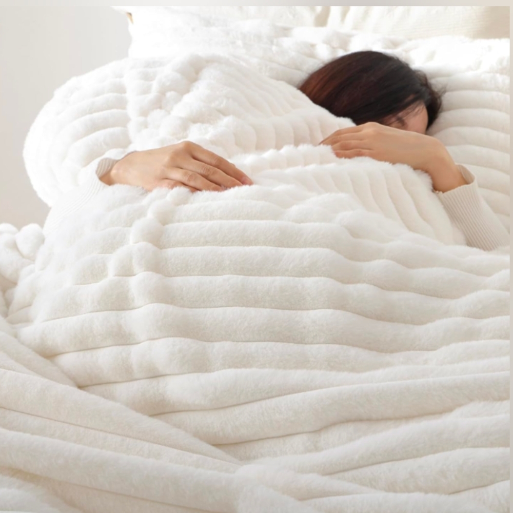 Full Size - 3 Piece Fluffy Duvet Cover Set - Cover & 2 Pillow Cases - Picture 8 of 14